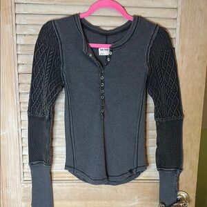 We The Free Gray Textured Sleeve Blouse